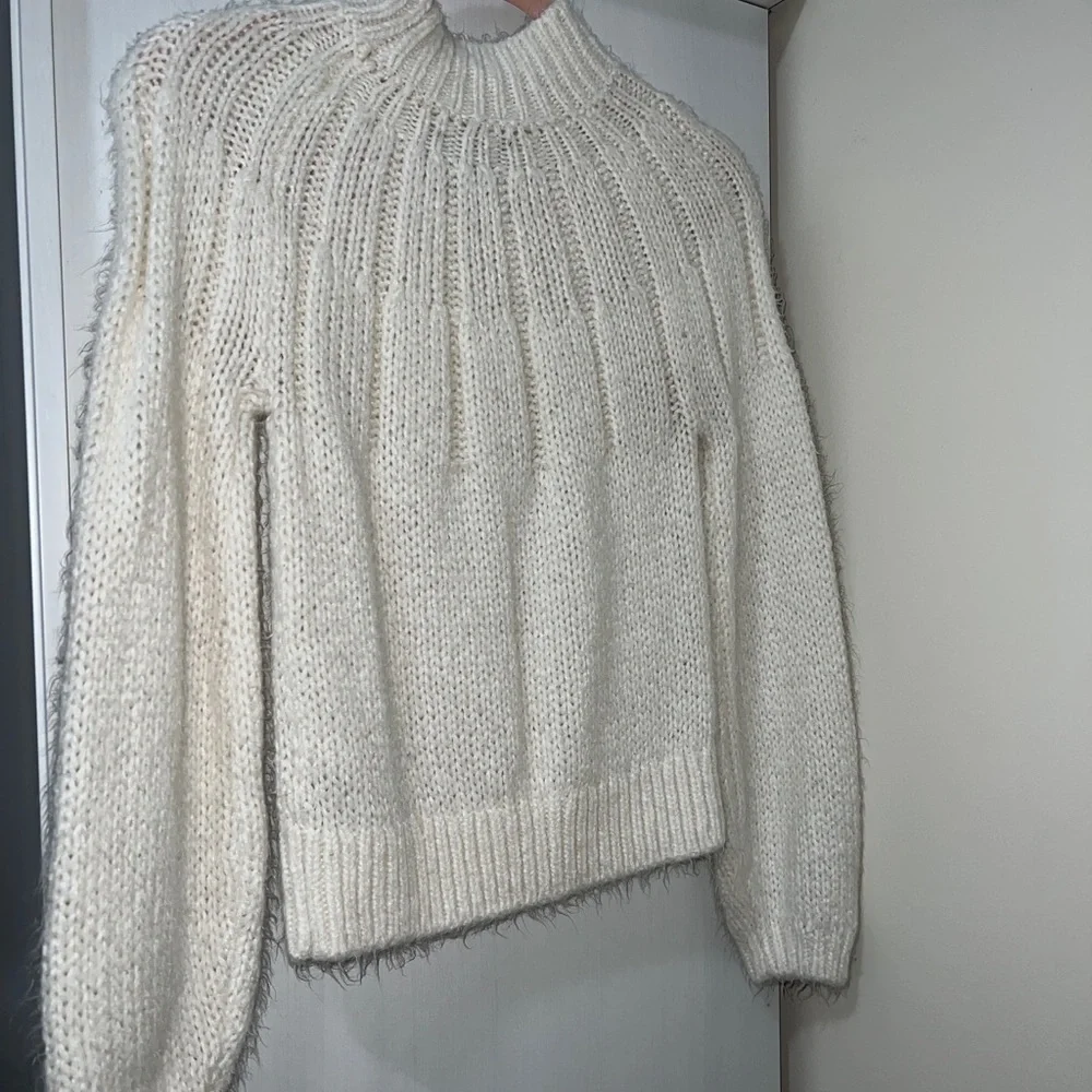 Abercrombie & Fitch Crotchet Turtle Neck Long Sleeve Sweater Top - Picture 2 of 2